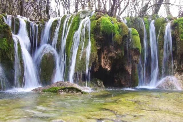 描写九寨沟的诗句，描写九寨沟的诗句加古代诗人（九寨沟108个高山湖泊）