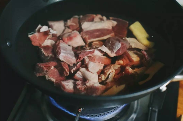 狗肉汤的做法有哪些，狗肉汤的做法有哪些图片（神仙美食狗肉煲）