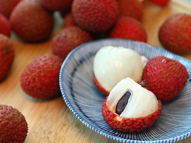 炒年糕小哥走红，炒年糕小哥暴红背后生意经（新晋荔枝大使薇娅直播间）