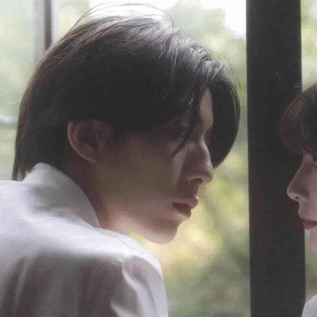 情侣头像二人专用超甜 阿春.“有些人值得等候，有些悲伤值得忍受。”，情侣头像二人专用2022微信（甜甜的双人情侣头像）