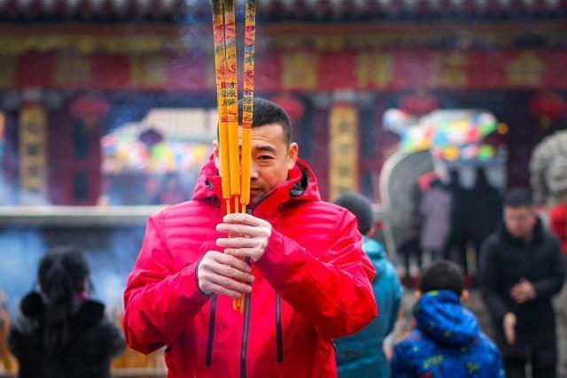 点香头是什么，点香头是什么人（大年初一烧头香，你怎么看）