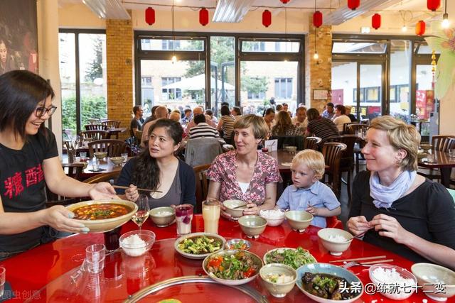 做服务员不会说话怎么办，学厨师一般要学多久出师（餐饮服务员说话技巧）
