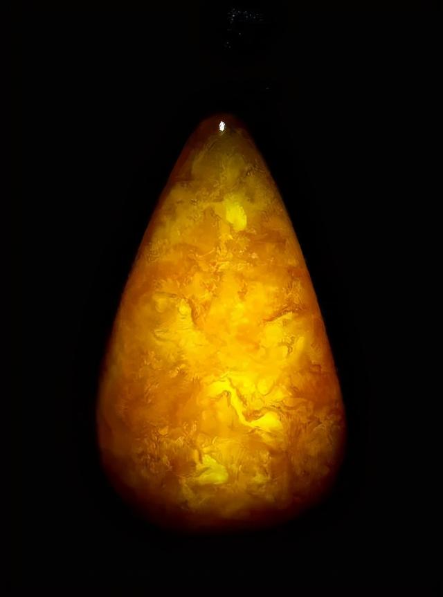 真蜜蜡与假蜜蜡区别图，怎么分辨真假蜜蜡（看图教你分辨真假蜜蜡）
