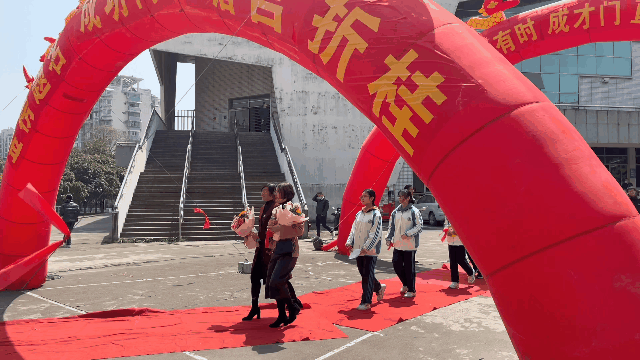 桂林市第一中学，桂林一中好不好录取分数线是多少（成就未来”中考冲刺动员大会纪实）