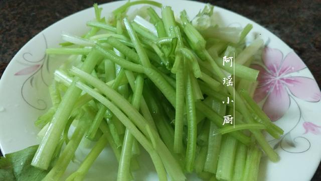 鸭肾怎么炒好吃，鸭肾怎么炒好吃不硬（下饭下酒都特别棒）