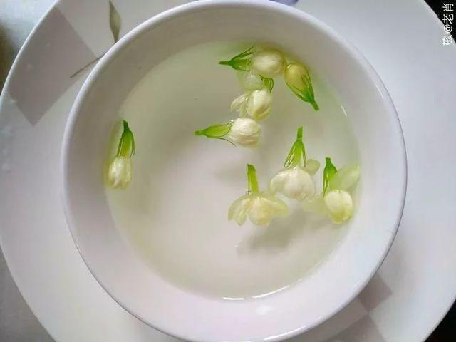 不锈钢盆可以放烤箱吗，烤箱里可以放不锈钢盆吗（10种花最养人）