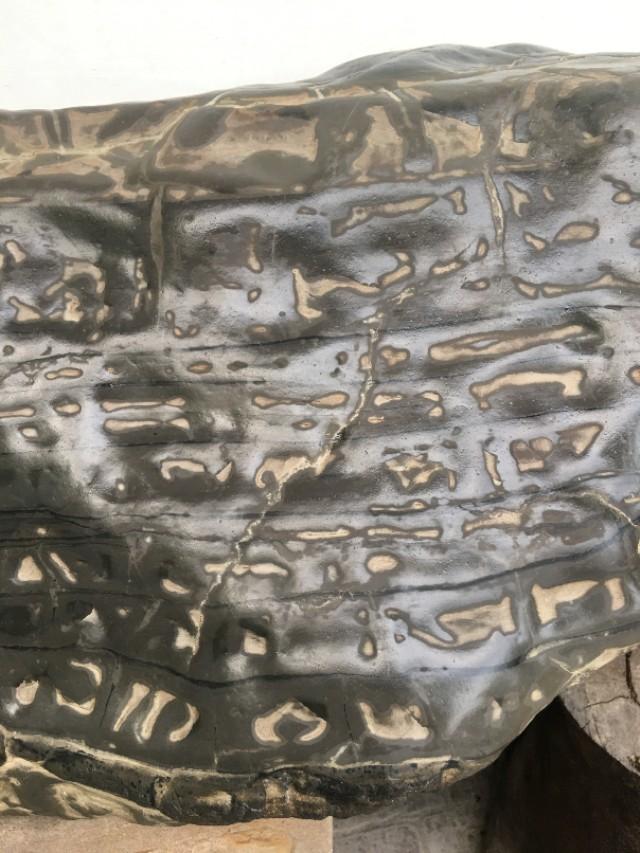 足加石念什么字，足加个石念什么字（谁能解读它周身分布的文字符号。）