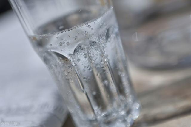 苏打水的功效与作用，苏打水的功效与作用能降尿酸（苏打水，有益健康还是有害健康）