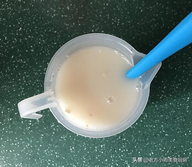 豆角包子素馅的做法，豆角素包子家常的做法（天天吃不腻给肉也不换）