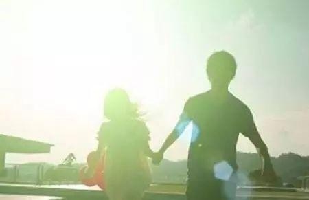 怎样理解爱情是盲目的，怎样理解爱情是盲目的,否则会看透太多（一节化学课全解释清楚了）