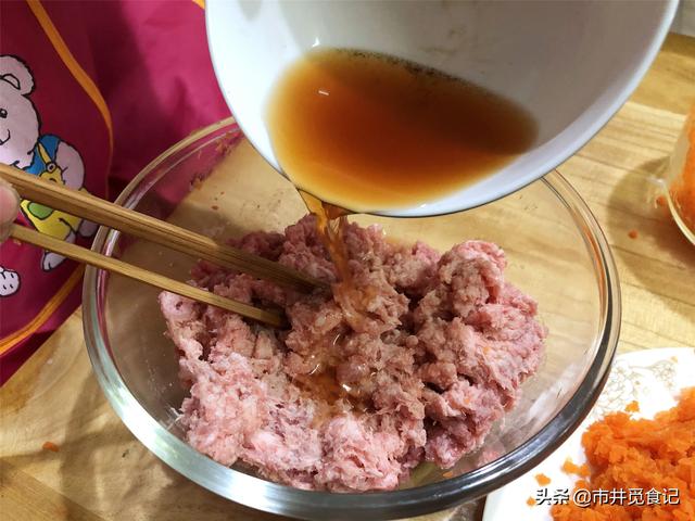 羊肉胡萝卜饺子，羊肉胡萝卜水饺的做法（羊肉和它做饺子馅是绝配）