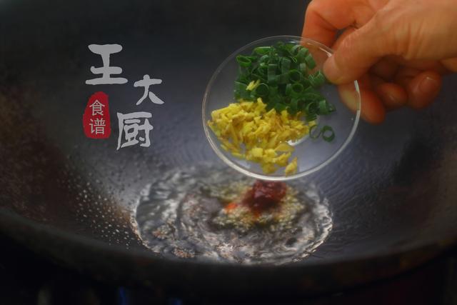 炒鱿鱼片鱼片的家常做法，爆炒鱿鱼片怎么做（洋葱爆炒鱿鱼的正确做法）