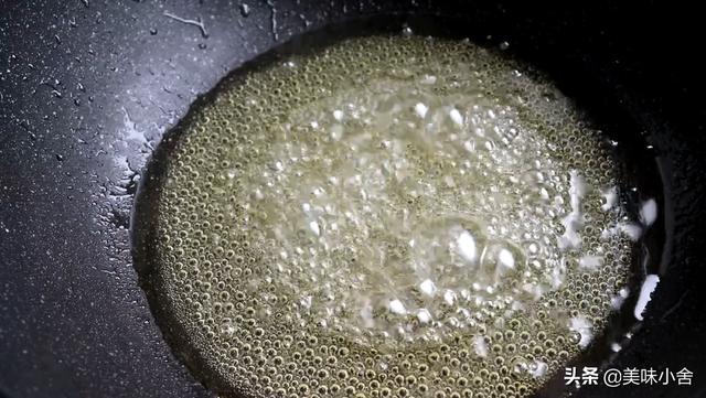 脆皮糖衣花生米的做法，脆皮花生怎么弄（原来在家做挂霜花生米这么简单）