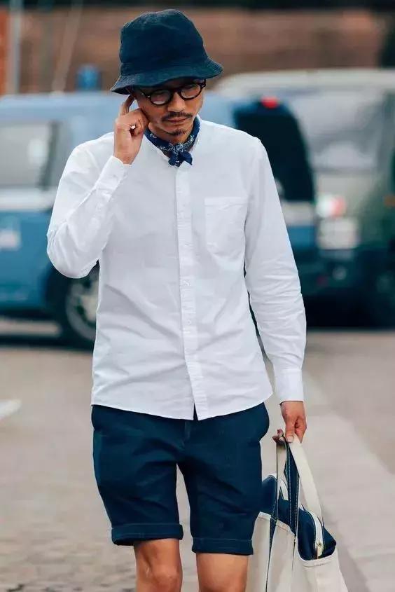 男士丝巾打法，男士方巾丝巾的系法（关于男士丝巾和它的系法）