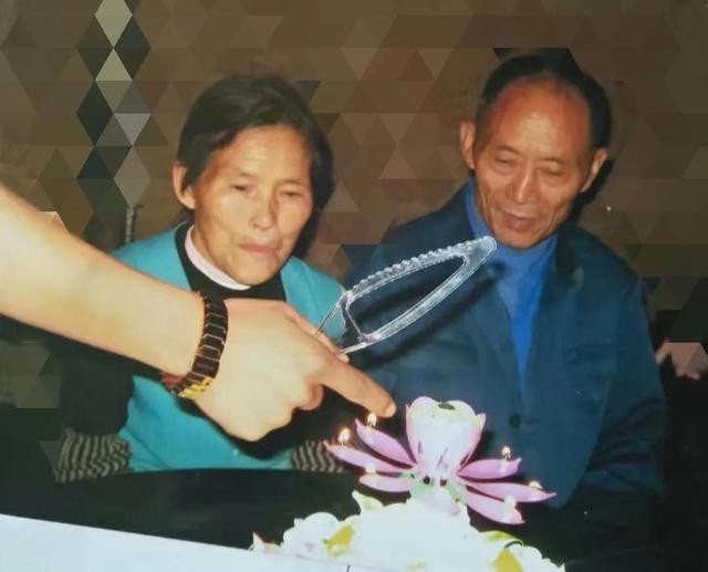 外公生日祝福语，给慈祥外公的生日祝福语（献给外公的小诗）