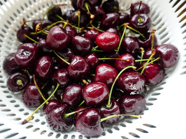 柠檬怎么清洗才干净，柠檬怎么清洗外皮（不管是樱桃还是其他水果）