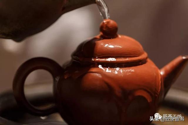 鉴别紫砂壶真伪的11种方法，辨认紫砂壶的真假简单有效的方法（一分钟教你辨别真假紫砂壶）