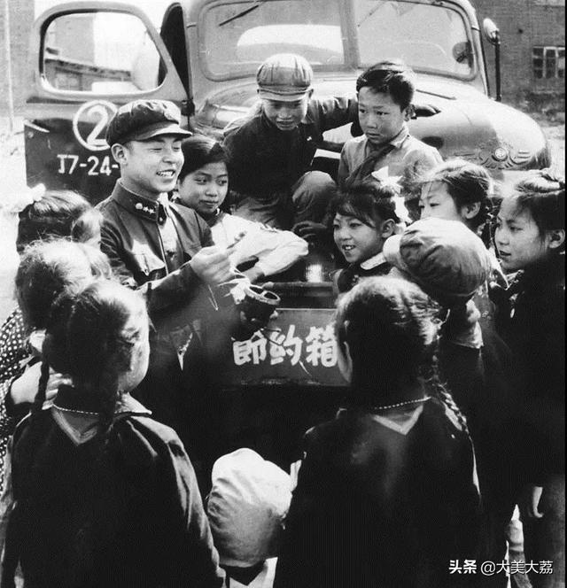 雷锋的英雄事迹，雷锋感人至深的10个瞬间