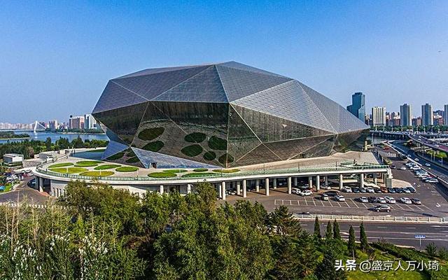 沈阳青年大街属于什么区，沈阳青年大街位置（沈阳青年大街上的奇特建筑）