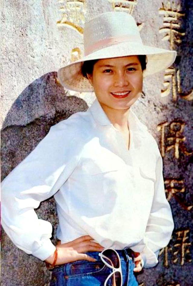 她与迟志强清晰剧照曝光,17岁首演《苦难的心》,丈夫也是演员