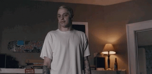 欧美闺蜜头像微信，欧美闺蜜头像（卡戴珊与小13岁男伴甜蜜牵手）