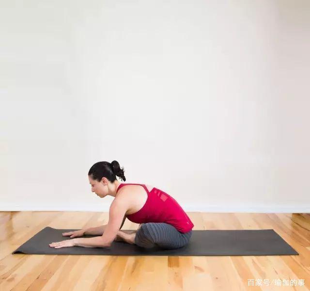 在床上可以做的瑜伽有哪些，在床上可以做的瑜伽有哪些运动（适合在床上做的9个瑜伽体式）
