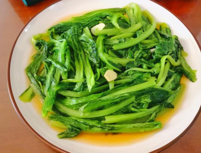 清炒油麦菜的做法，素炒油麦菜的做法（大厨说多加1个步骤）