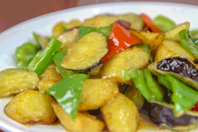 茄子土豆的家常做法，茄子炒豇豆的做法（厨师长教你做地三鲜）