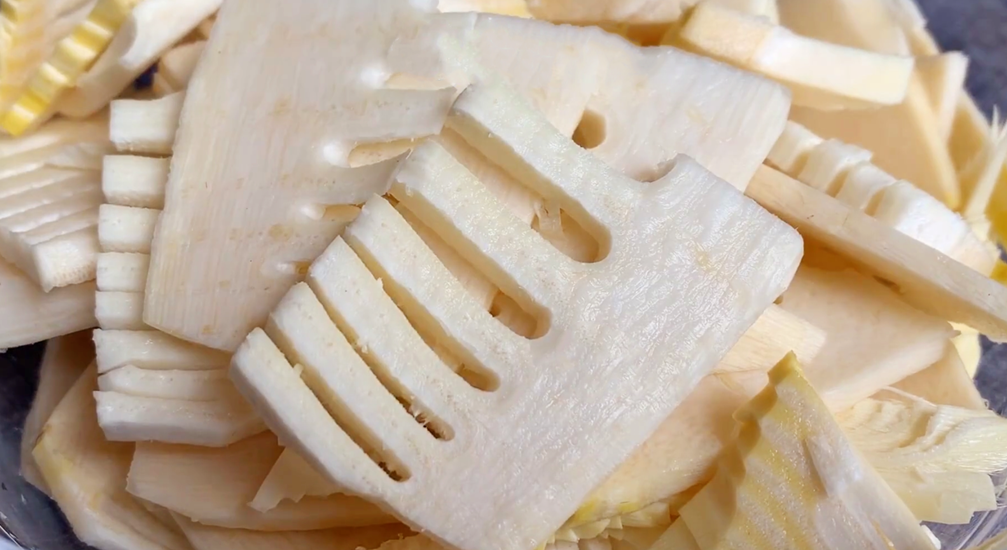 圖片[2]-【春筍炒臘肉】做法步驟圖 沒有一點苦味 出鍋脆嫩入味-起舞食譜網