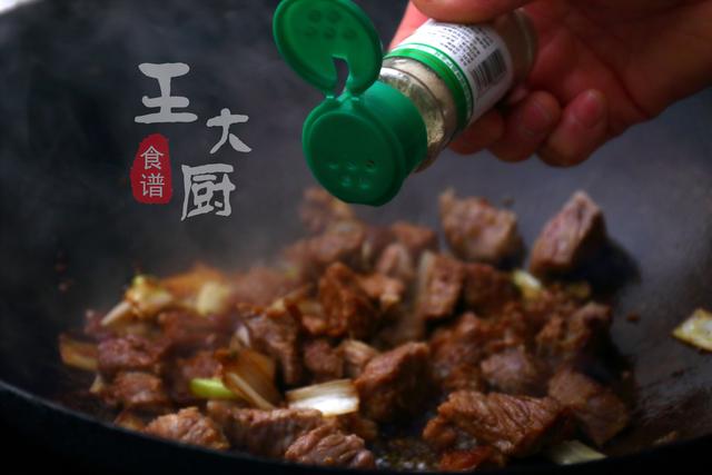 牛肉炖什么好吃，牛肉跟什么煮好吃（牛肉炖萝卜的家常做法）