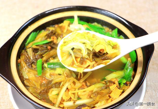 酸菜汤怎么做好喝，如何做酸菜瘦肉汤好喝（天越冷越爱吃的酸菜炖锅）
