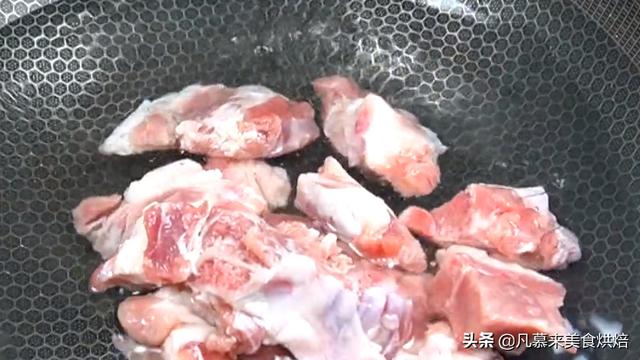 煲老藕是什么意思，我锅中煲老藕（跟着武汉煨汤非遗传承人学做莲藕排骨汤）