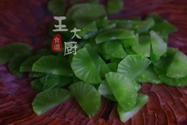 莴笋炒西红柿鸡蛋的家常做法，莴笋番茄炒蛋（适合春季吃的营养餐——番茄炒莴笋）