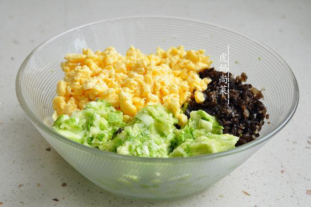 苞米面饼馅包子，玉米面包子就做的柔软又细腻