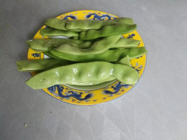 今日黄豆价格多少钱一吨，今日油价：国际原油又涨（农村老话“白露谷）