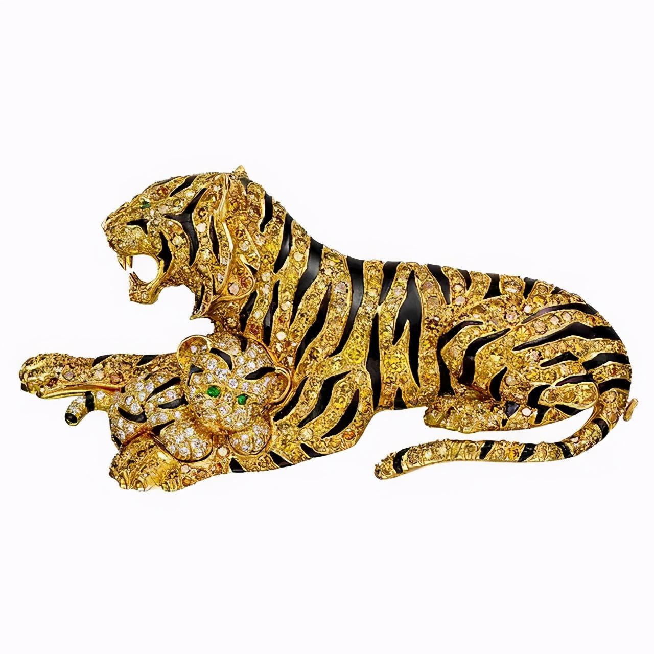 近年来,gucci推出的虎头元素珠宝更是成了很多潮人不能错过的单品兔