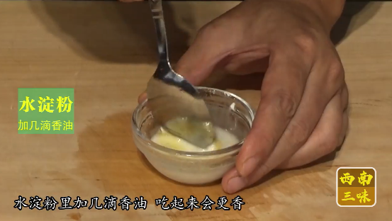 三角豆腐怎么做，豆腐原来切成三角形与西红柿这样一起煮