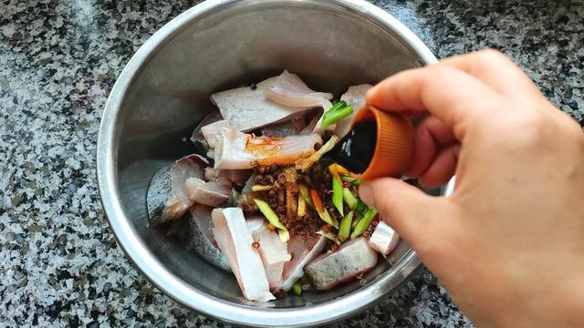 湖北糍粑鱼的做法，湖北的糍粑鱼是怎么做的（学会了轻松做给家人吃）