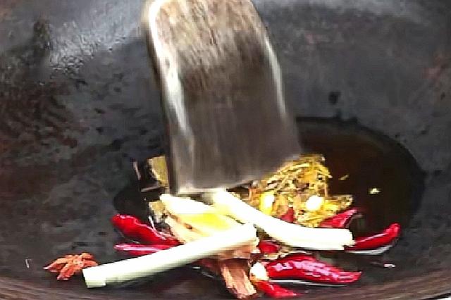麻辣鸭舌的做法大全集，这样烹饪出的鸭舌麻辣鲜香、爽脆可口
