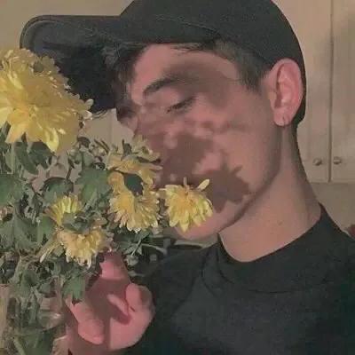 喜欢一个人的心情，心情语录喜欢一个人的（心情是藏不住的。）