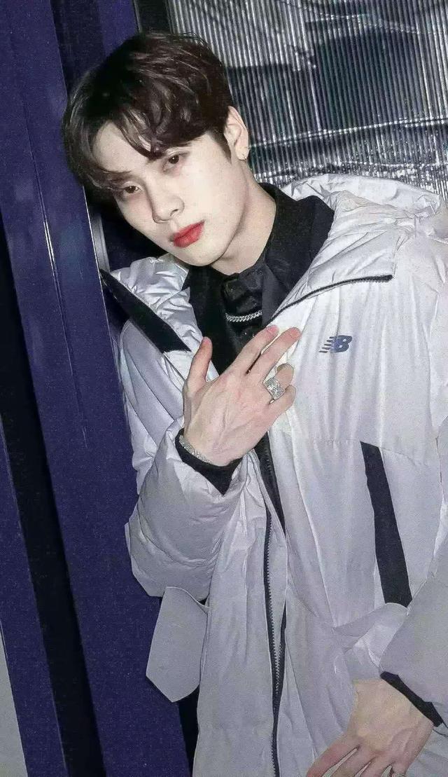 王嘉尔英文名，哪些明星有英文名（王嘉尔遇到事业瓶颈）