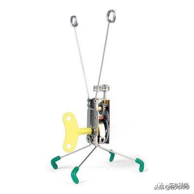 装发条的玩具为什么会动，发条玩具是怎么动起来的（经典发条玩具被改成小清新版本）