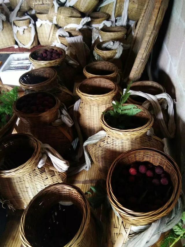 喉咙发炎可以吃杨梅吗，喉咙发炎吃什么水果（杨梅乌了，陡寨在等你）