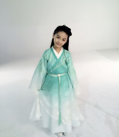 小琉璃是谁演的，琉璃小时候是谁演的（周冬雨驾驭不了“仙界美人”就算了）