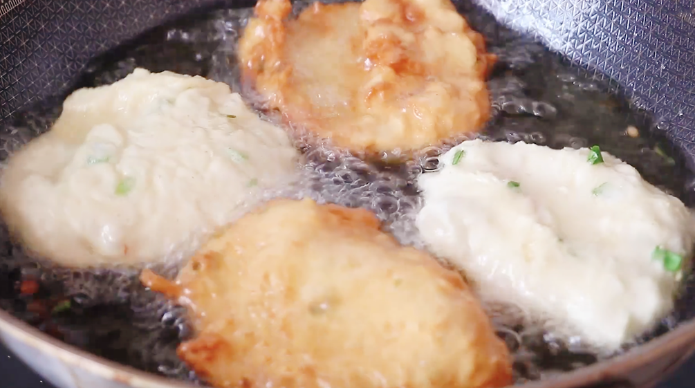 图片[5]-【葱花小油饼】做法步骤图 3分钟出锅 比油条香-起舞食谱网