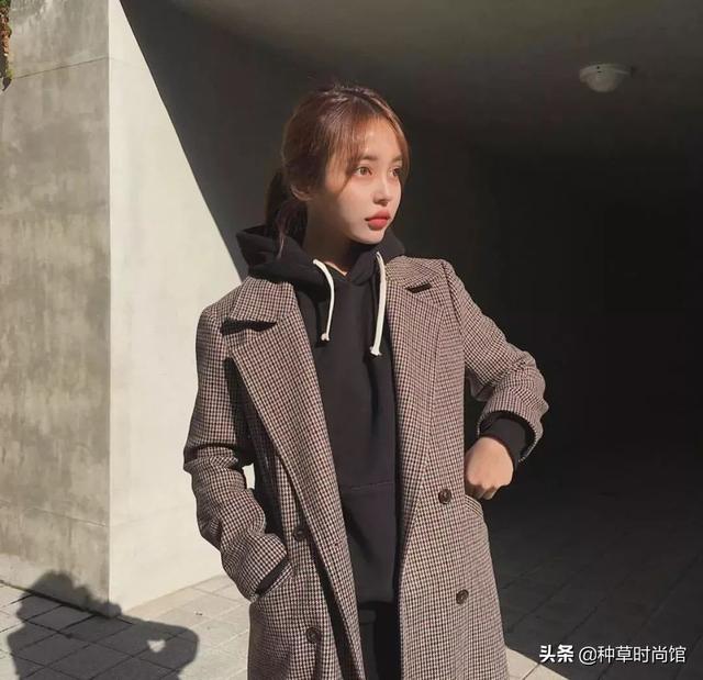 请问卫衣绒英文怎么讲，绒衣用英语怎么说（卫衣内搭的N种方法）