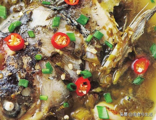 鱼头酸汤怎么做，鱼头酸辣汤的做法（这样做的酸菜鱼头汤）