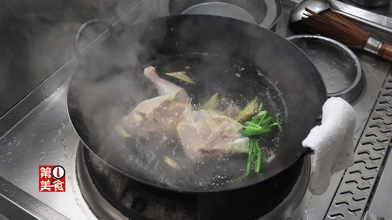 怎样做出美味嫩滑的白切鸡呢，白切鸡怎样做才嫩（麻辣爽滑口水鸡做法）