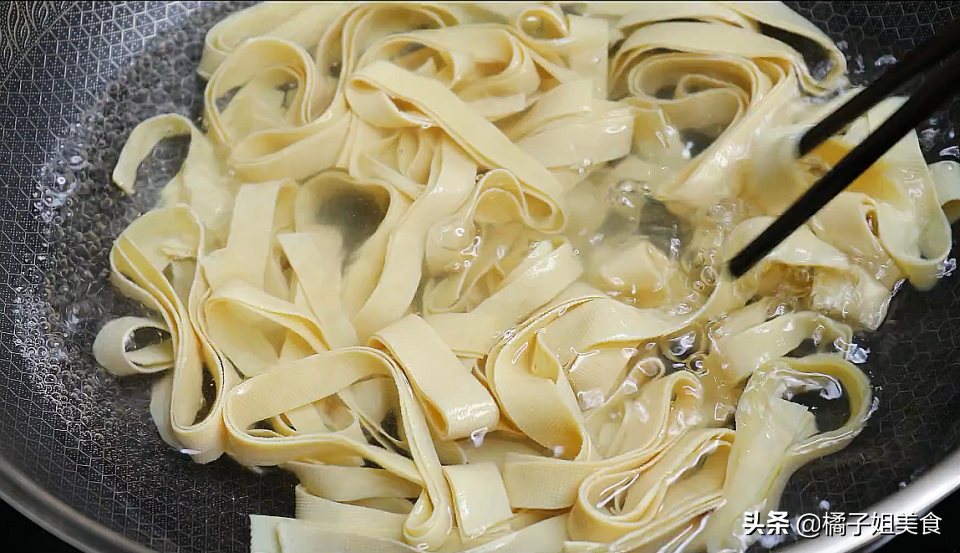 图片[3]-香辣红薯粉丝做法：5步快手下饭菜 零失败-起舞食谱网