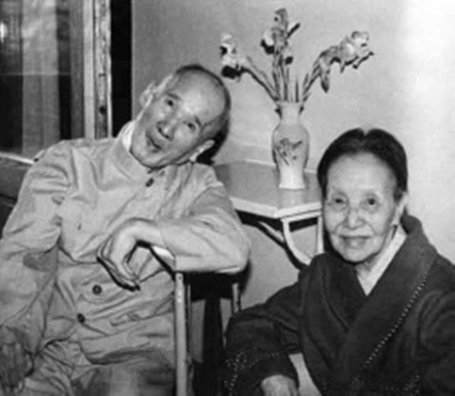 高士其简介，他拿起搁置40年的笔（高士其简介100字）